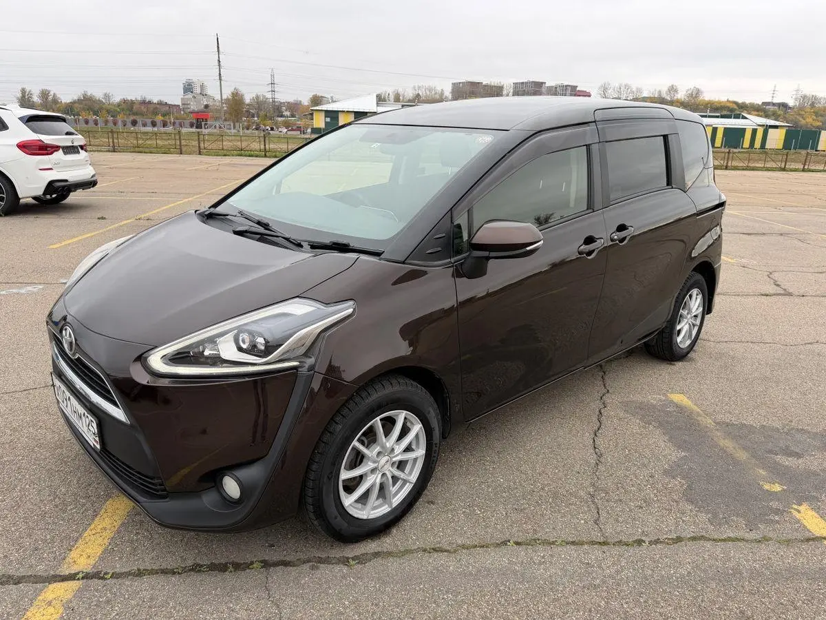 Toyota Sienta 2016