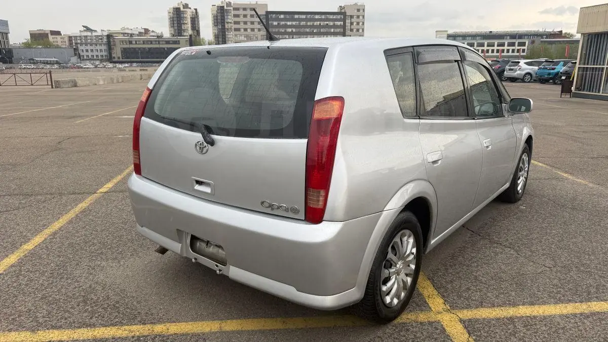 Toyota Opa 2001