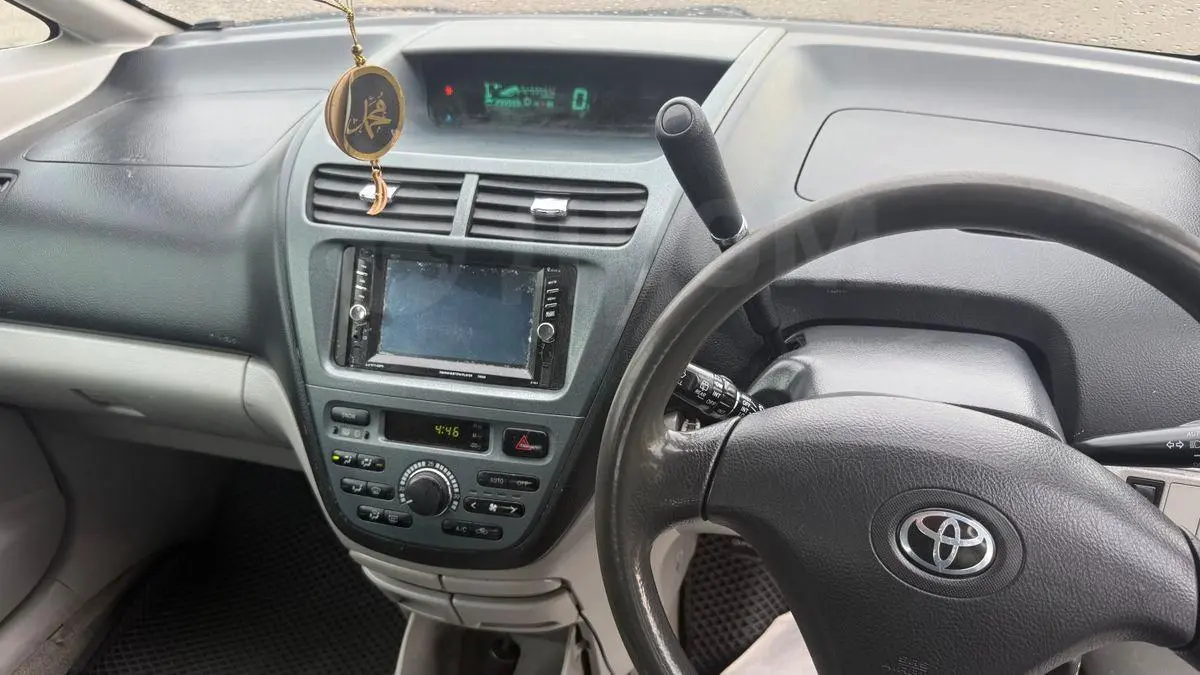 Toyota Opa 2001