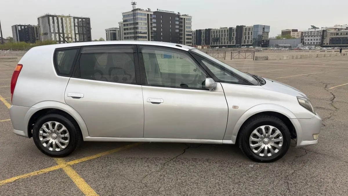 Toyota Opa 2001