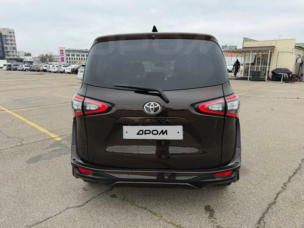 Toyota Sienta 2016