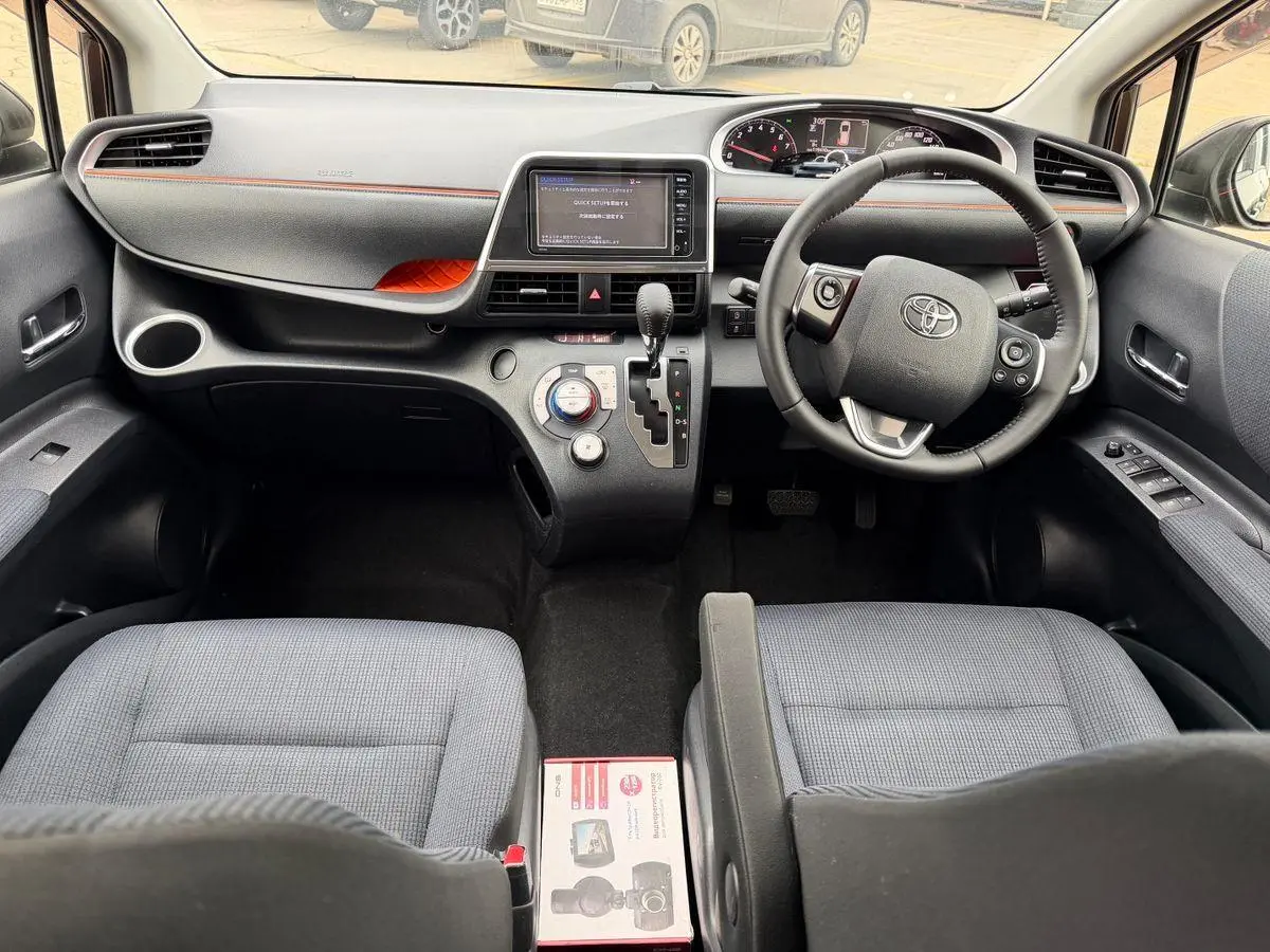 Toyota Sienta 2016