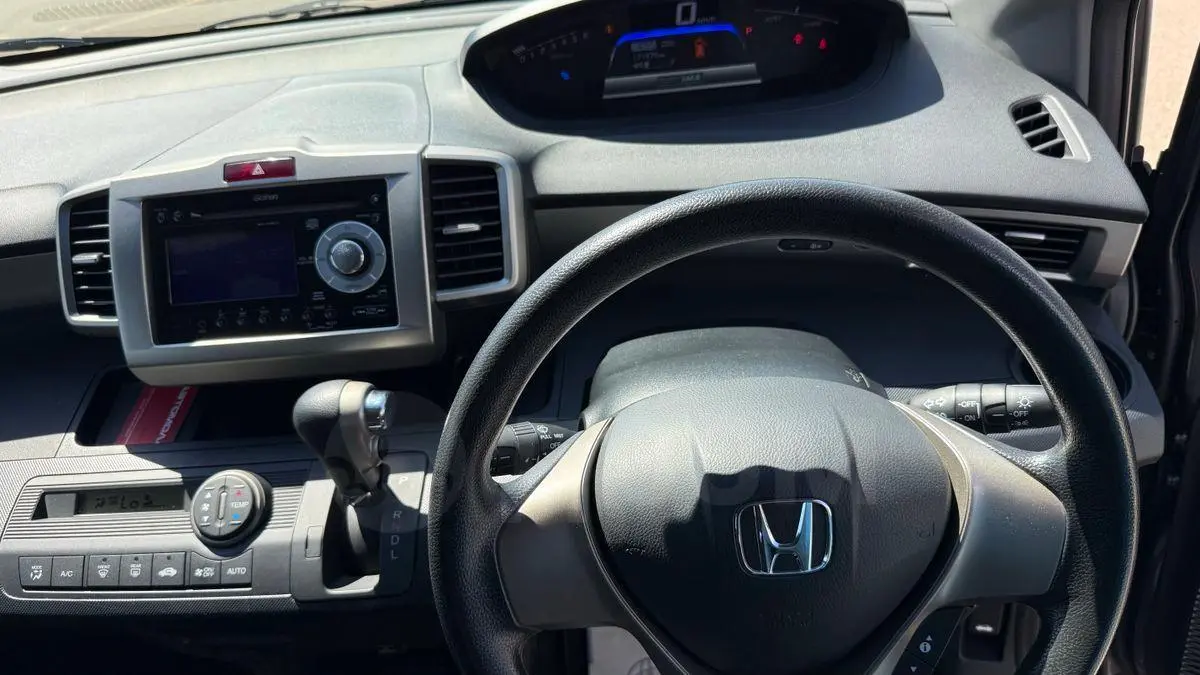 Honda Freed Spike 2014