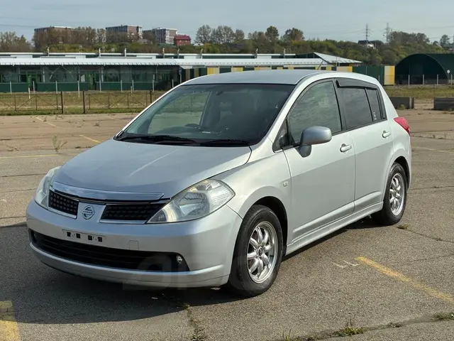 Nissan Tiida 2011