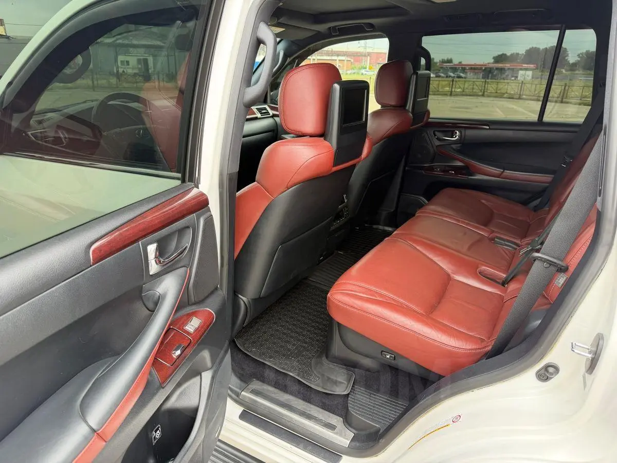 Lexus LX570 2014