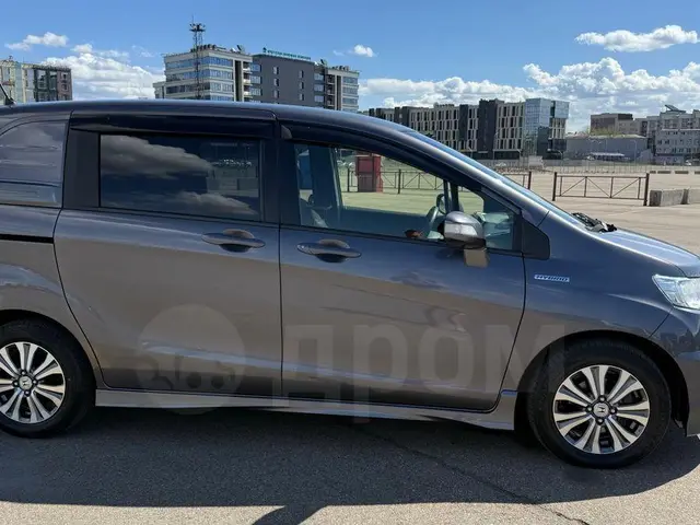 Honda Freed Spike 2014