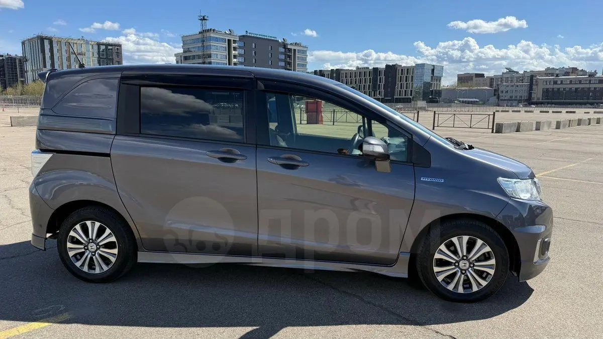 Honda Freed Spike 2014