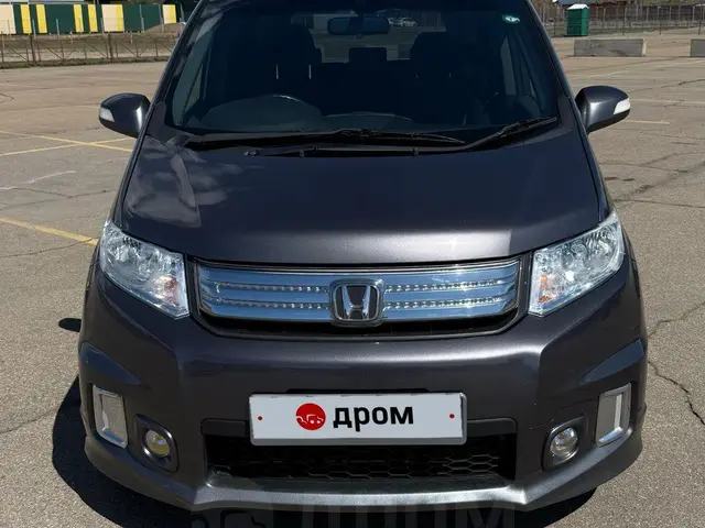 Honda Freed Spike 2014