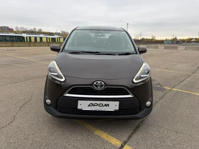 Toyota Sienta 2016