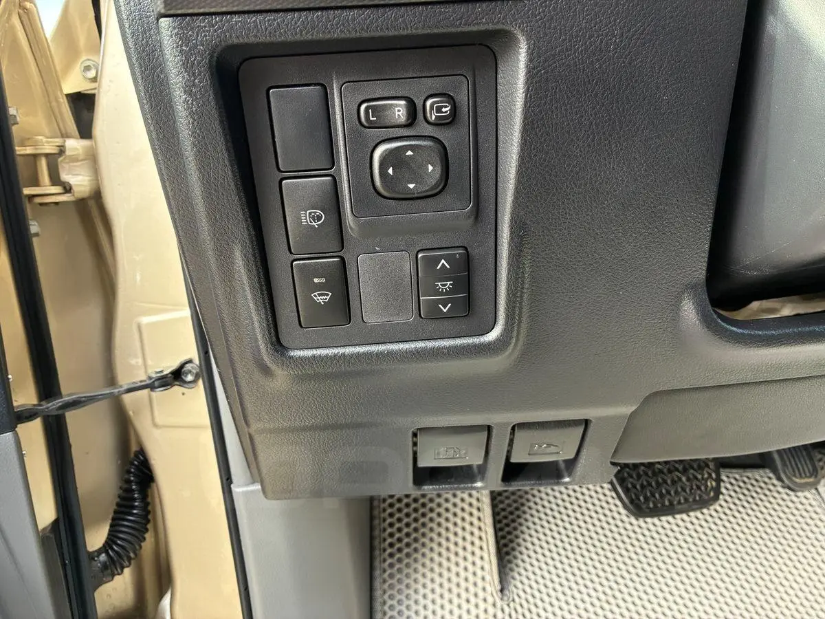 Toyota Land Cruiser Prado 2012