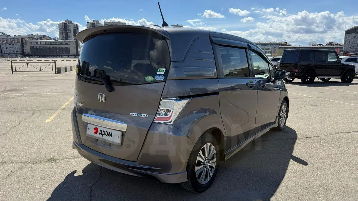 Honda Freed Spike 2014