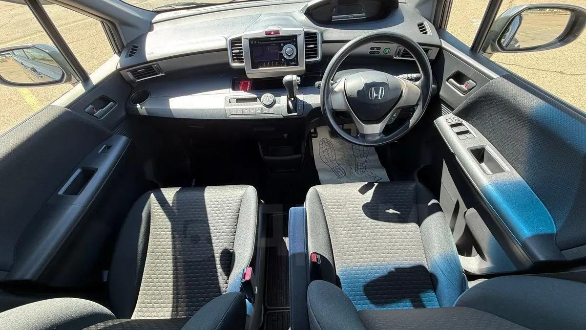 Honda Freed Spike 2014