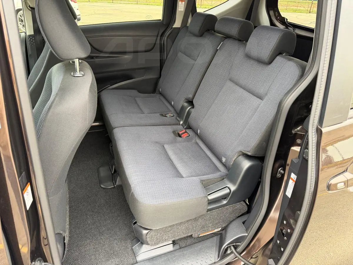 Toyota Sienta 2016
