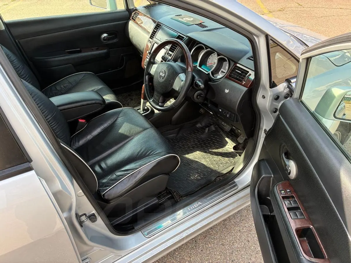 Nissan Tiida 2011