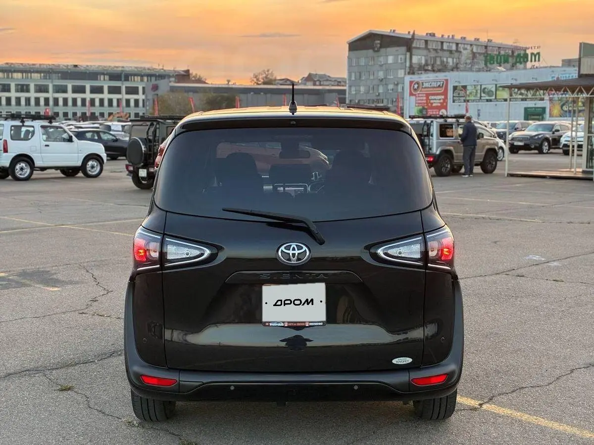 Toyota Sienta 2019