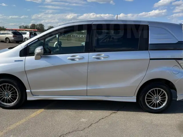 Honda Freed Spike 2012