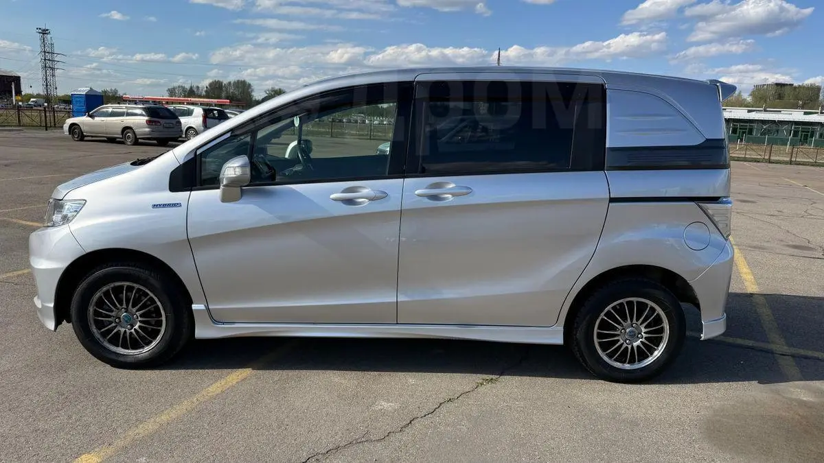 Honda Freed Spike 2012