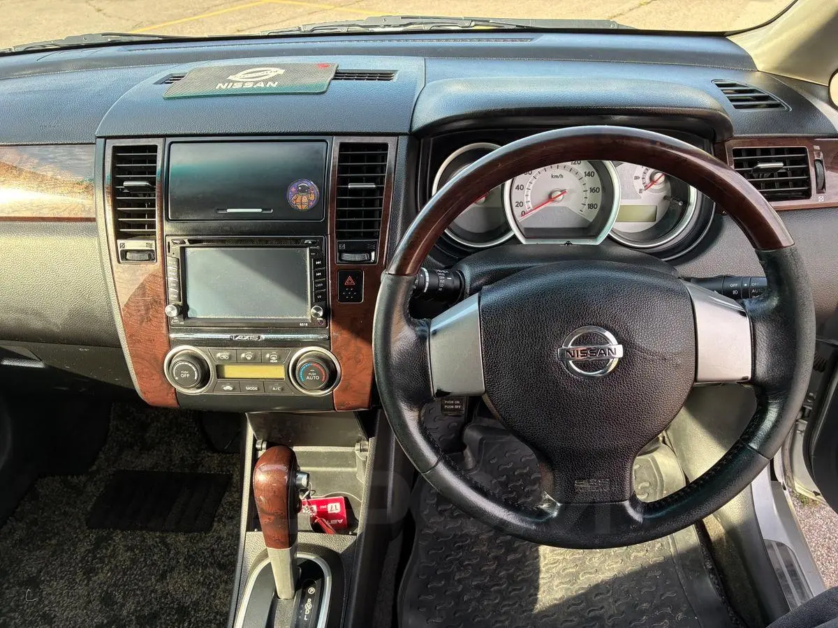 Nissan Tiida 2011