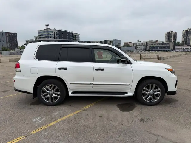 Lexus LX570 2014