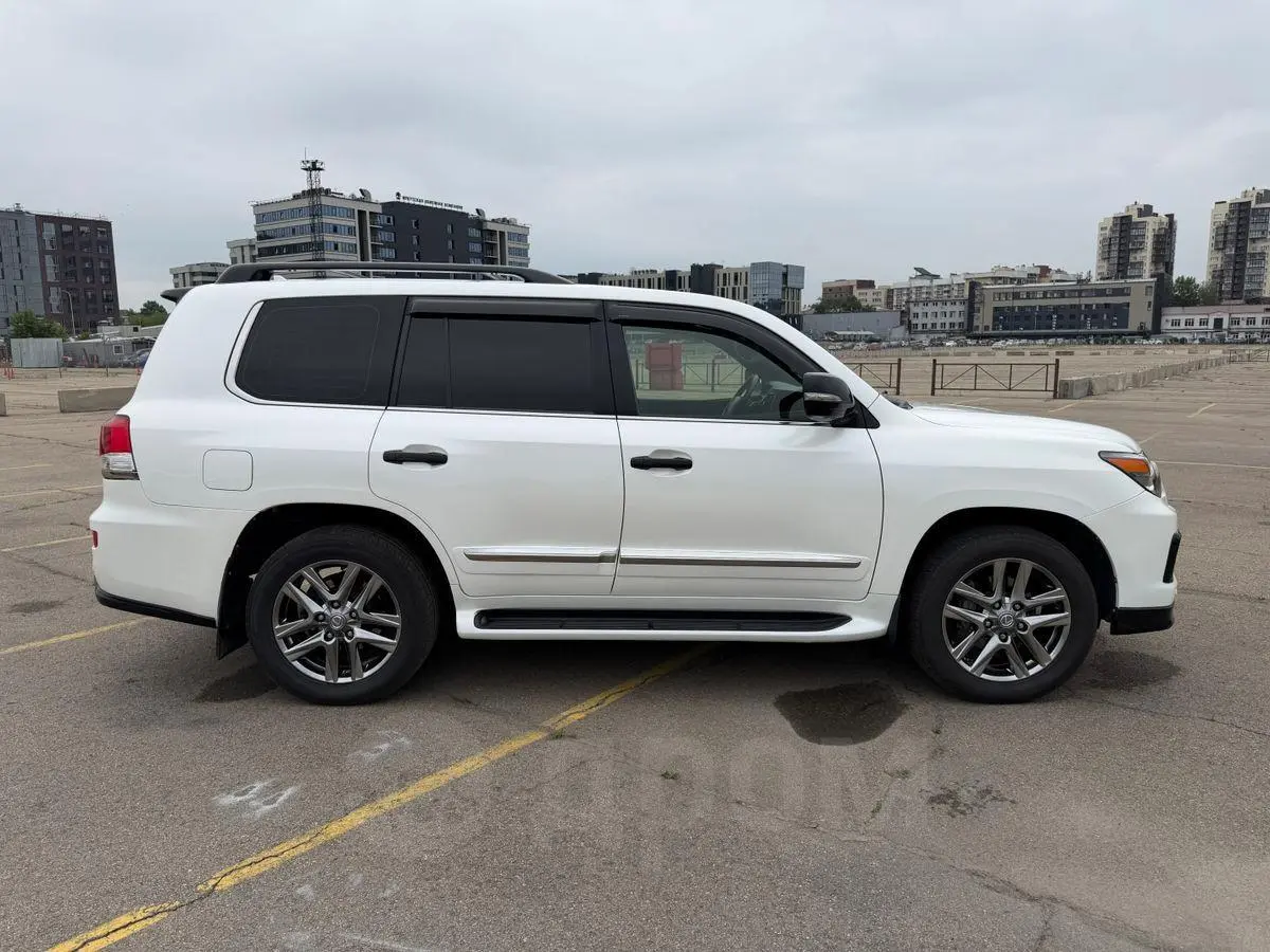 Lexus LX570 2014