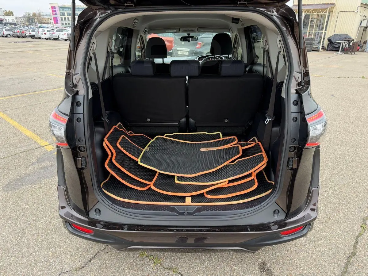 Toyota Sienta 2016