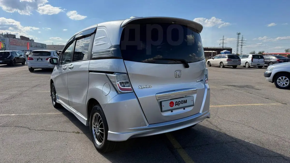 Honda Freed Spike 2012