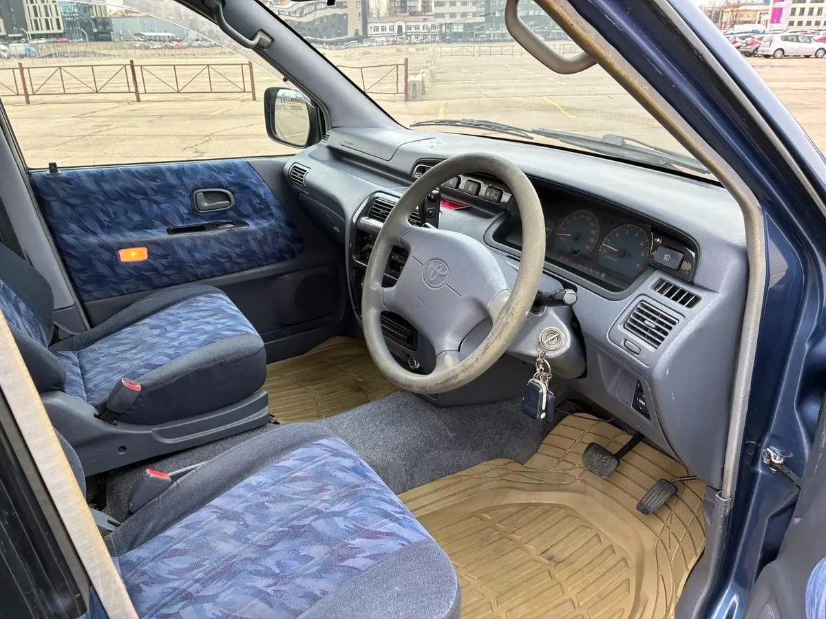 Toyota Town Ace Noah 1996