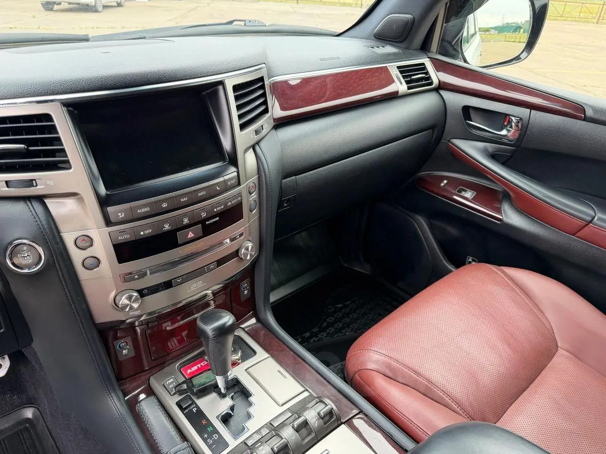 Lexus LX570 2014