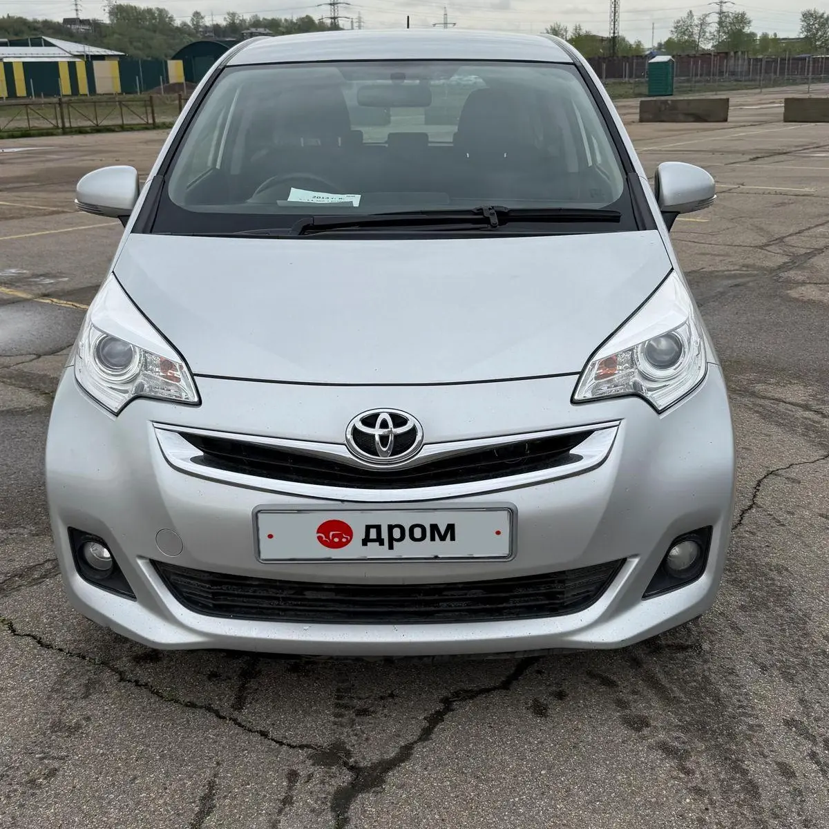 Toyota Ractis 2014