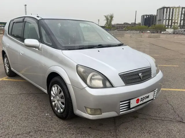 Toyota Opa 2001