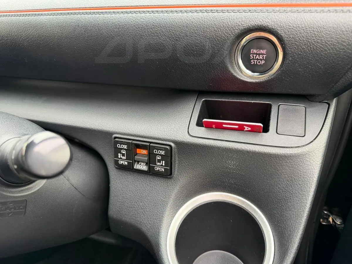 Toyota Sienta 2016