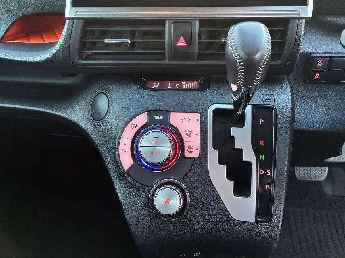 Toyota Sienta 2019
