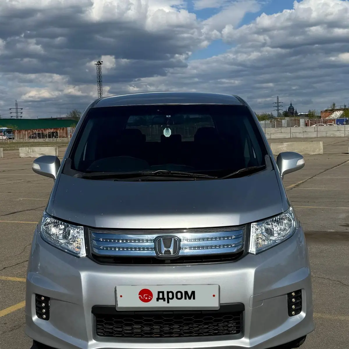 Honda Freed Spike 2012