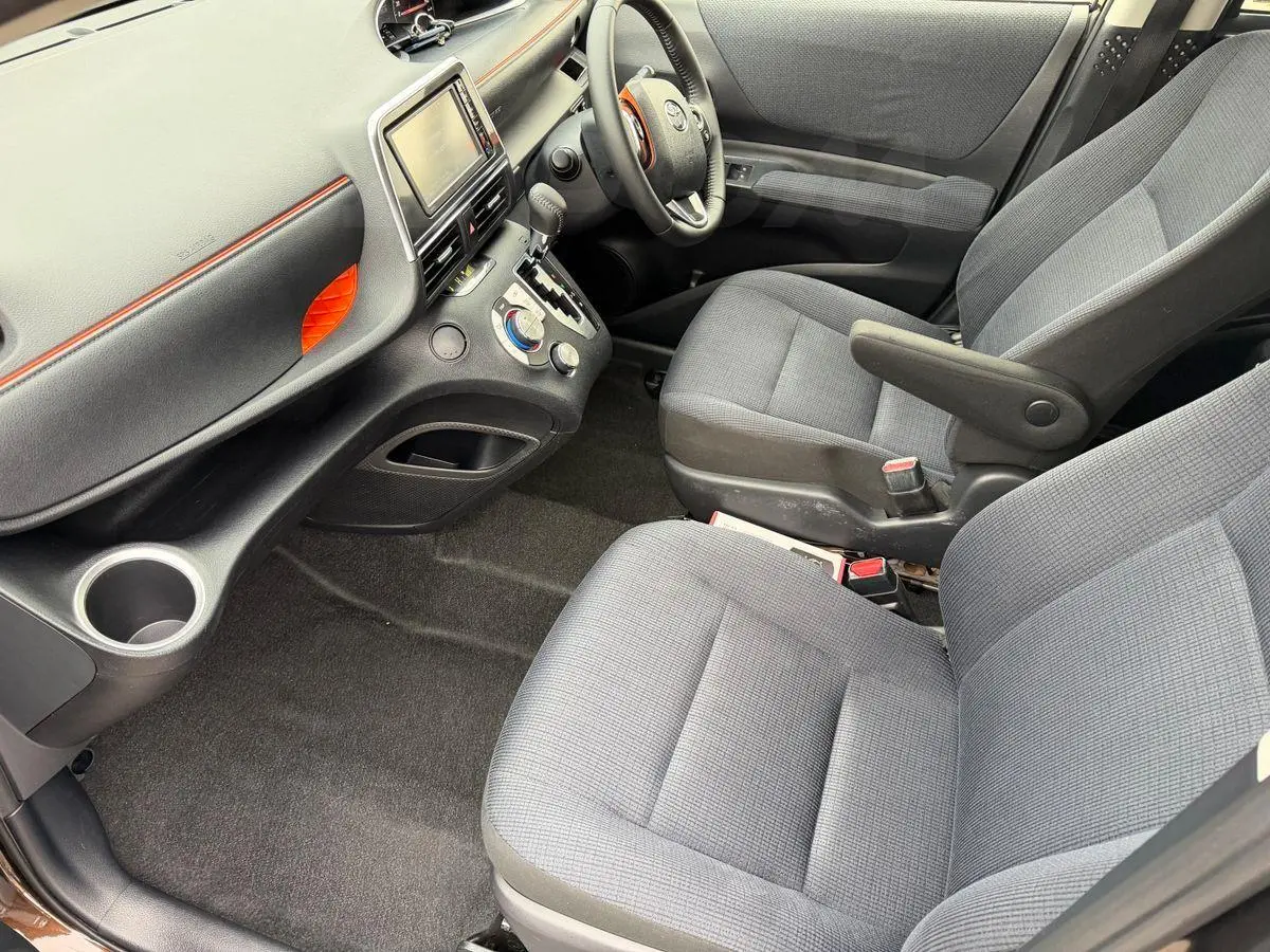 Toyota Sienta 2016