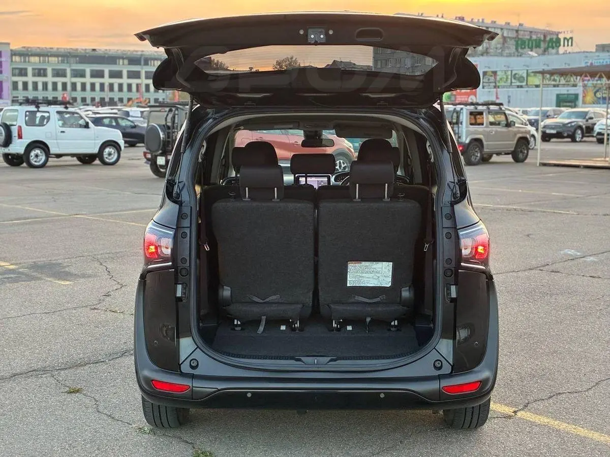 Toyota Sienta 2019