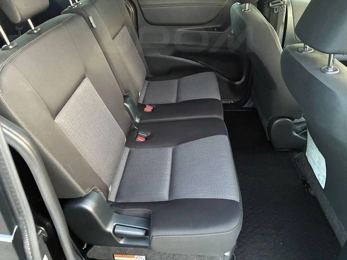 Toyota Sienta 2019