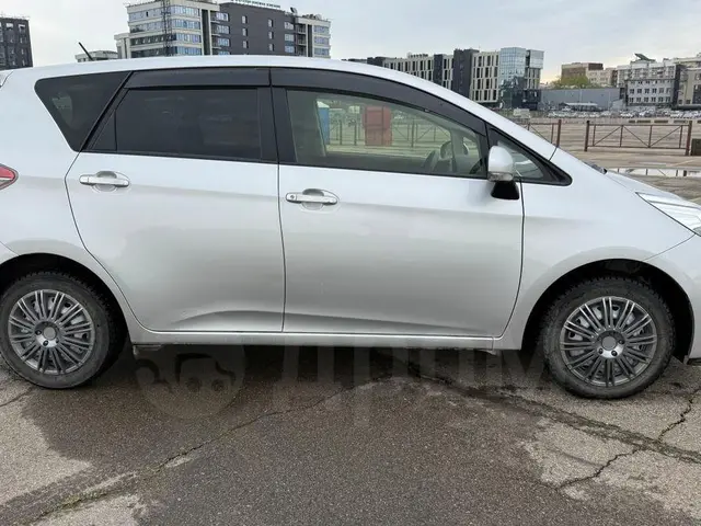 Toyota Ractis 2014