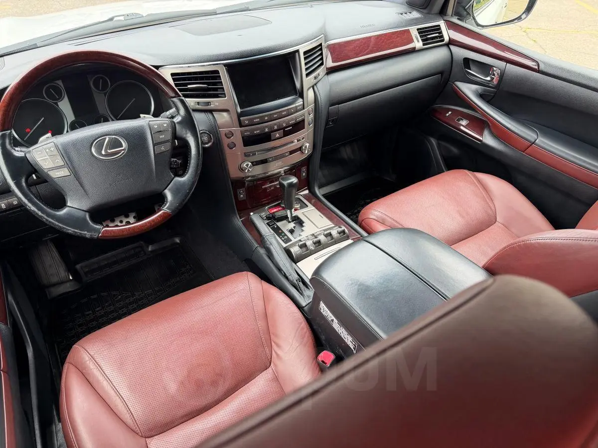 Lexus LX570 2014