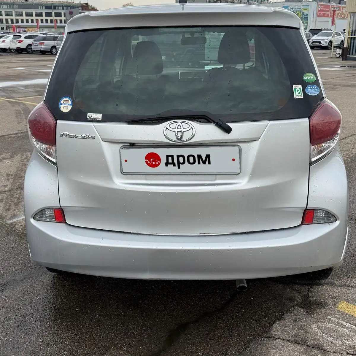 Toyota Ractis 2014