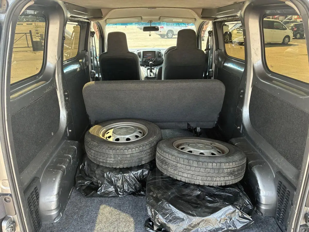 Nissan NV200 2012