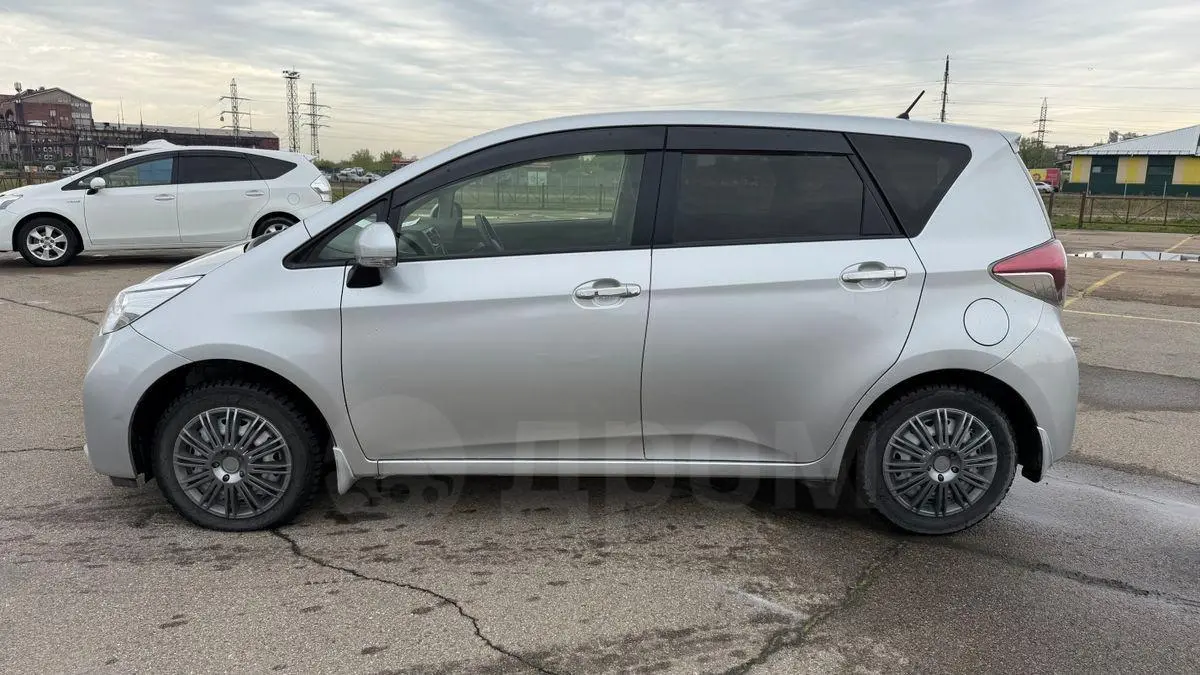 Toyota Ractis 2014