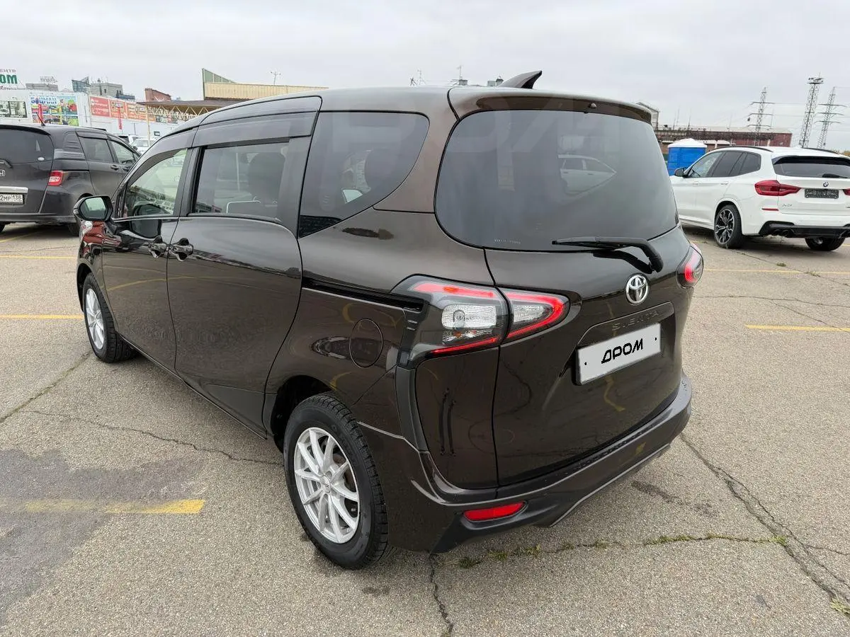 Toyota Sienta 2016