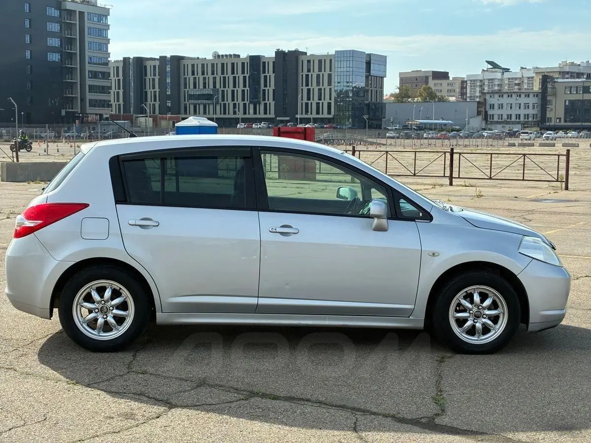 Nissan Tiida 2011