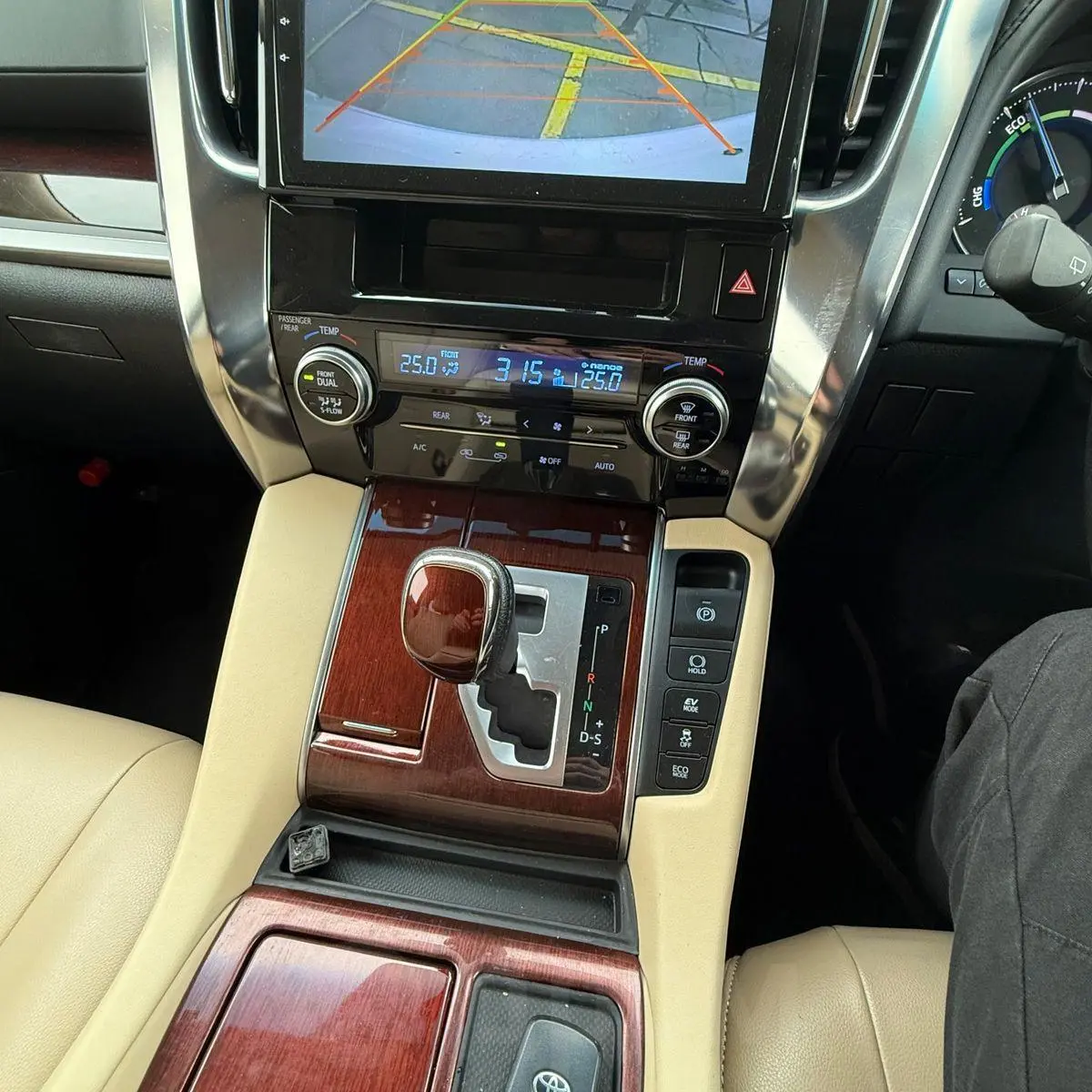 Toyota Alphard 2015