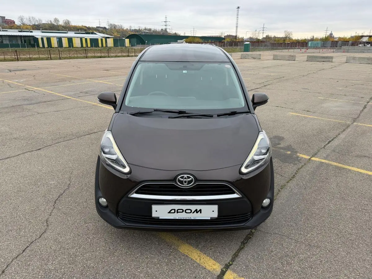 Toyota Sienta 2016