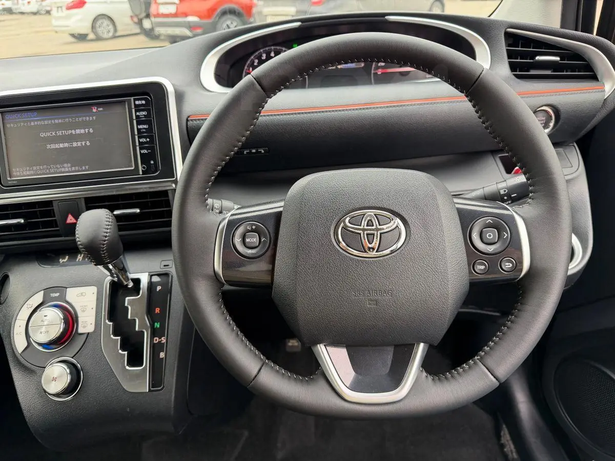 Toyota Sienta 2016