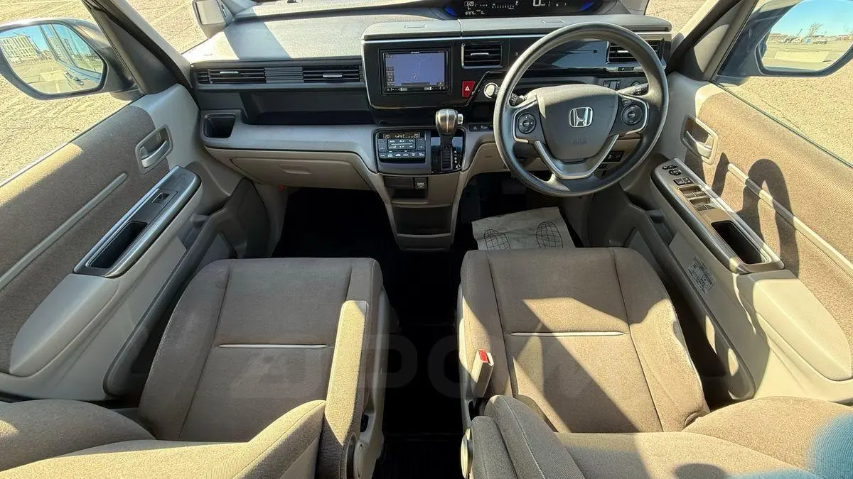 Honda Stepwgn 2016