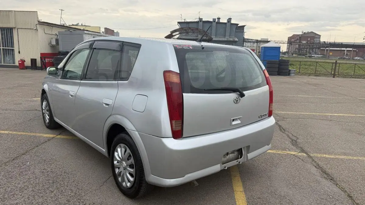 Toyota Opa 2001