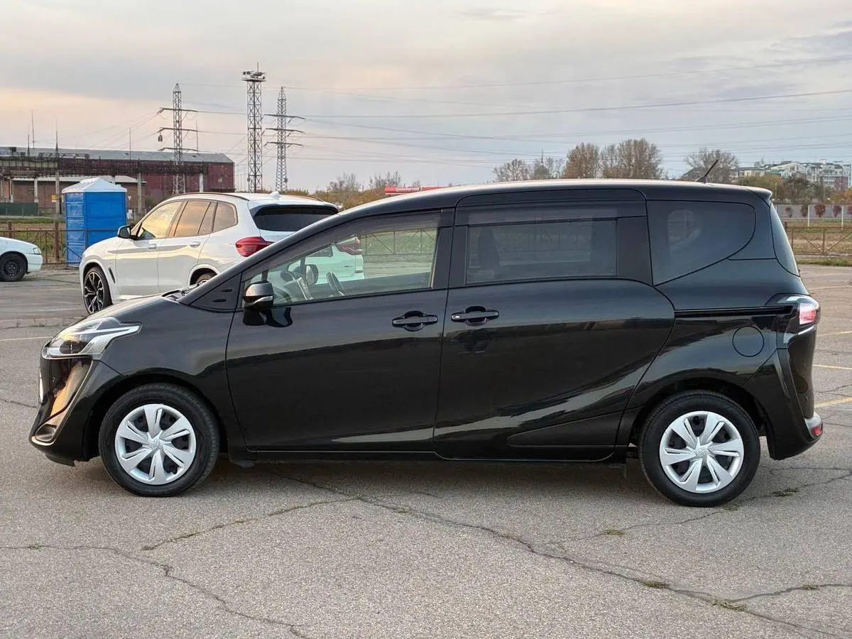 Toyota Sienta 2019