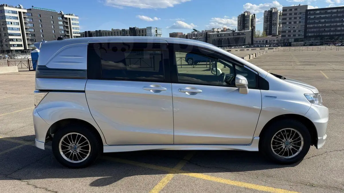 Honda Freed Spike 2012